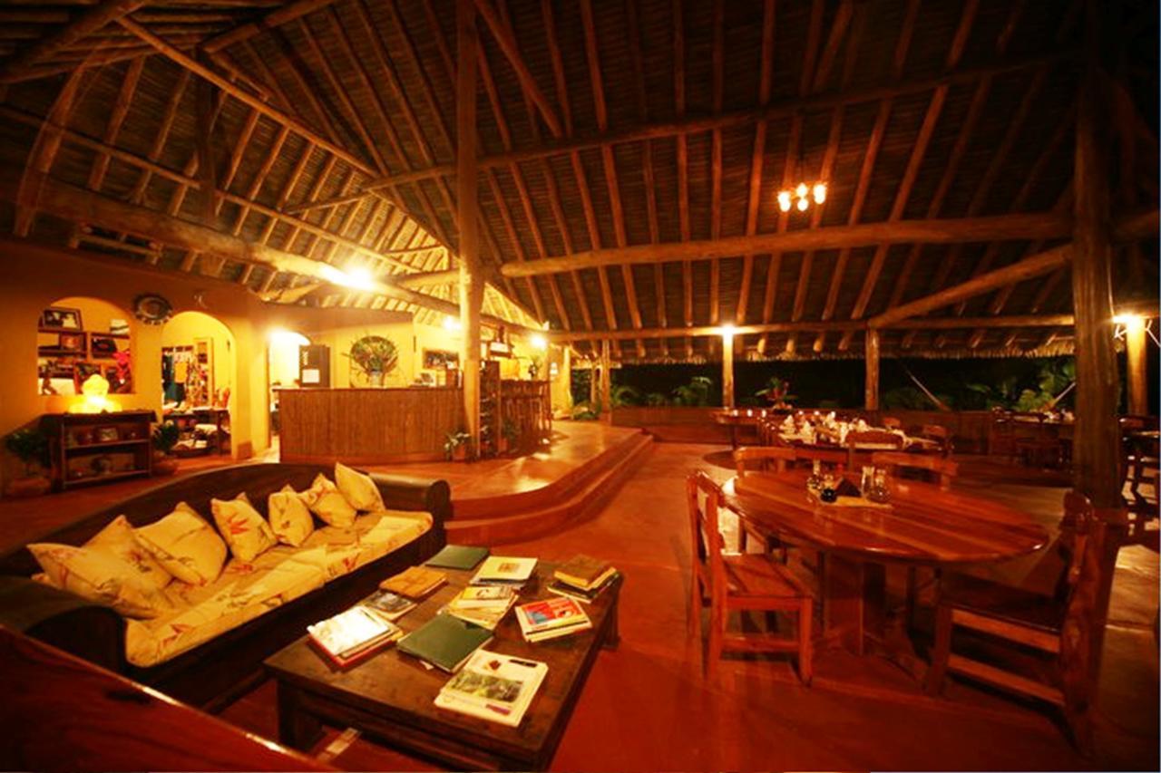 Luna Lodge Carate エクステリア 写真